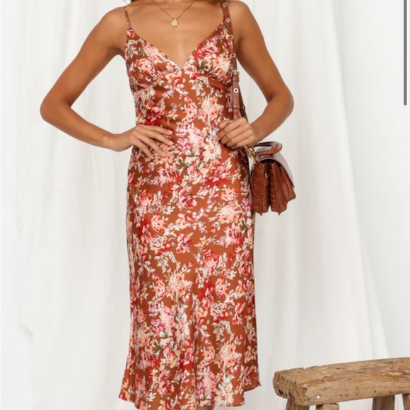 Fortunate One MIDI Floral Dress 8 - Picture 1 of 13